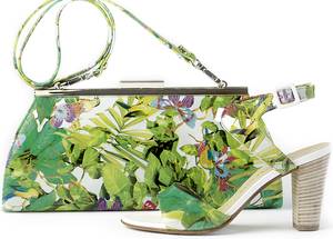 Mit Flower Power in den Schuhsommer 2012